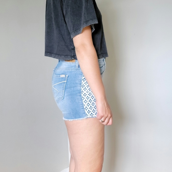 Seven7 Lace Denim Light Wash Jean Short - Picture 6 of 8